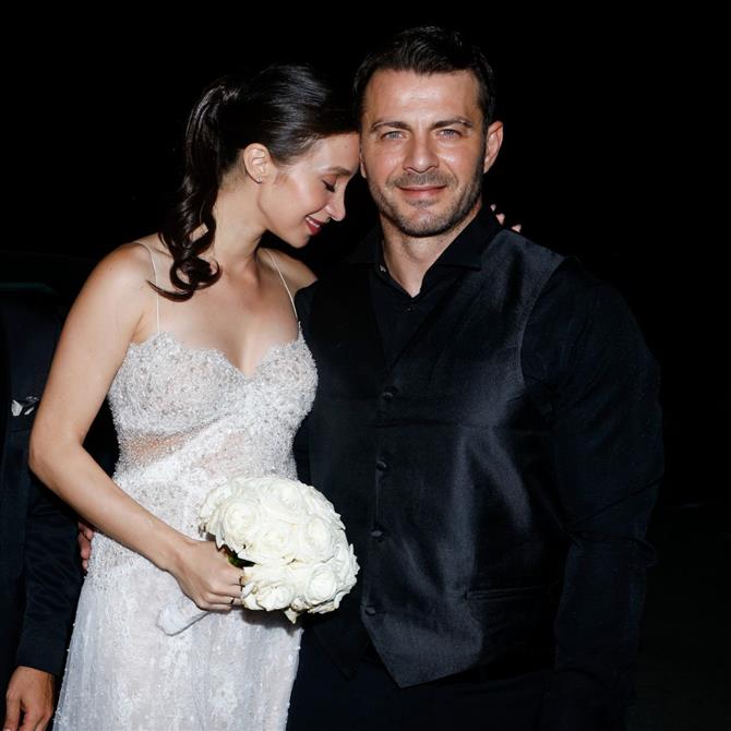 Δήμητρα Βαμβακούση: Η εξομολόγηση για τον Γιώργο Αγγελόπουλο & την κόρη τους - "Με συγκινεί πιο πολύ από όλα που κάνει τον σταυρό της"