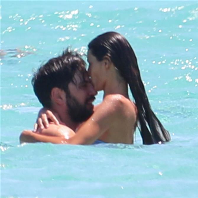 Ηλιάνα Παπαγεωργίου: Η απάντηση για την πρόταση γάμου από τον Γιάννη Καραβασάνη - "Μου τον τρομάξατε λίγο και θέλει να εξαφανιστεί"