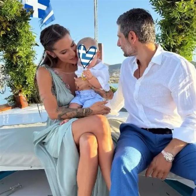 Εριέττα Κούρκουλου & Βύρων Βασιλειάδης: Βάφτισαν τον γιο τους, Λέοντα στην Πάρο - Οι πρώτες φωτογραφίες

