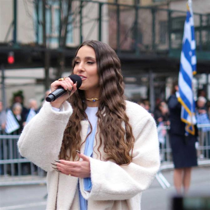 Evangelia: Ερμήνευσε τον "Εθνικό Ύμνο" στην παρέλαση της Νέας Υόρκης για την 25η Μαρτίου