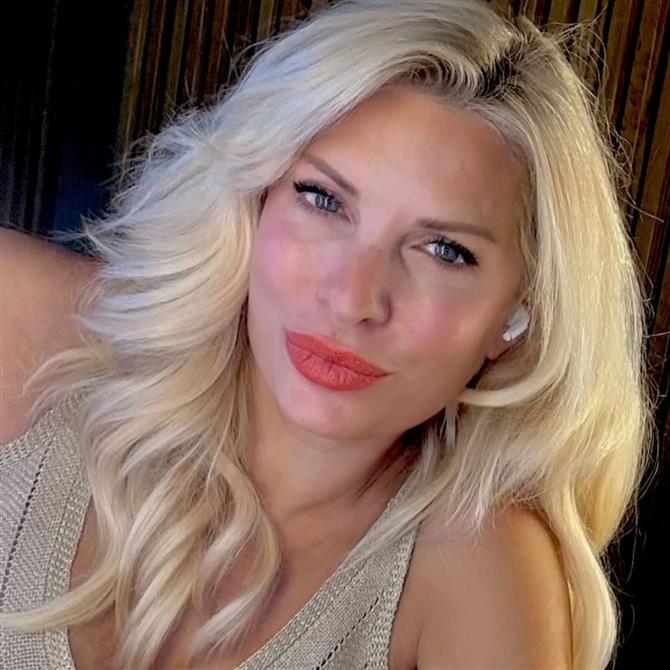 Ώρα να αντιγράψεις τα beauty tips της Ελένης Μενεγάκη για ένα τέλειο natural-glam μακιγιάζ