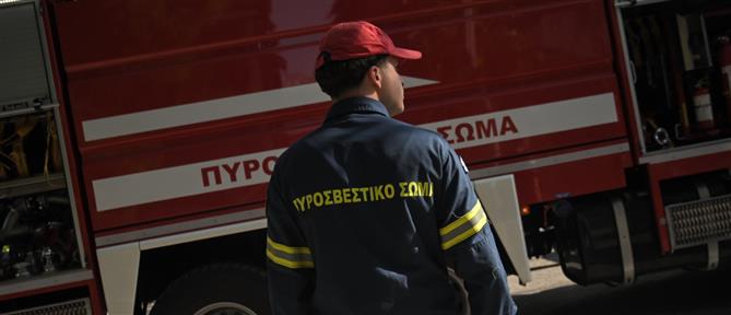 Αυτοκίνητο έπιασε φωτιά στην Ιόνια Οδό στο ύψος της Αμφιλοχίας