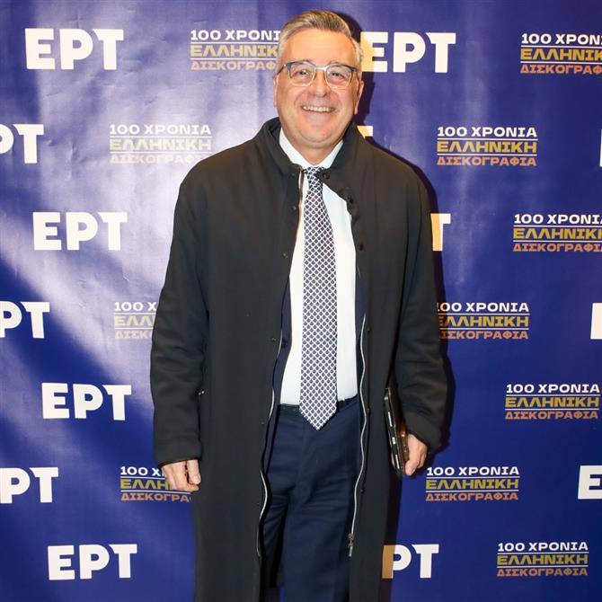 Γιώργος Κουβαράς: Ξεκινά live εμφανίσεις ως τραγουδιστής! 