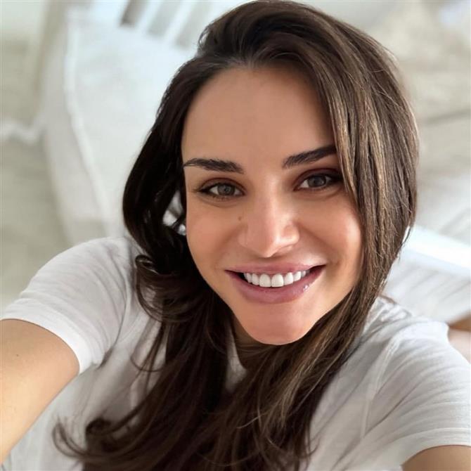 Ελένη Τσολάκη: Τα πρώτα γενέθλια της παρουσιάστριας ως μαμά - Η τούρτα & το δώρο που έλαβε
