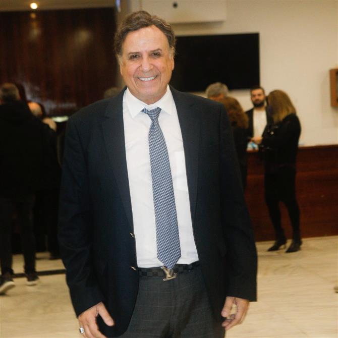 Χάρης Ρώμας: Ξεκαθαρίζει τι ισχύει με τις φωτογραφίες από γυρίσματα του "Κωνσταντίνου και Ελένης" - "Εγώ το συνειδητοποίησα χθες, ουσιαστικά'