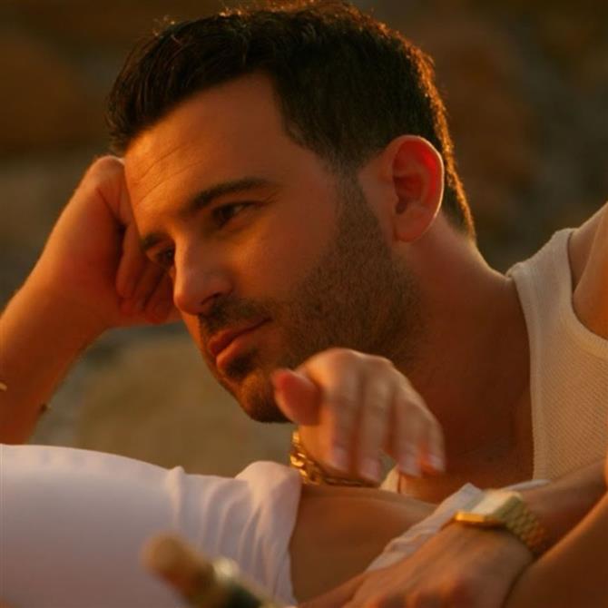 Νικηφόρος – «Το Χαμόγελό Σου» | Viral Επιτυχία με Χιλιάδες Αναδημοσιεύσεις και Εκατομμύρια Ακροάσεις