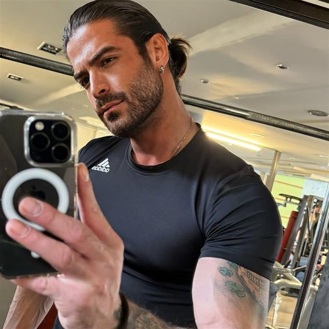 Άρης Μουγκοπέτρος: Το συγκινητικό βίντεο που ανέβασε και η εξομολόγησή του - "Μακάρι κάποτε να είμαστε ξανά έτσι"