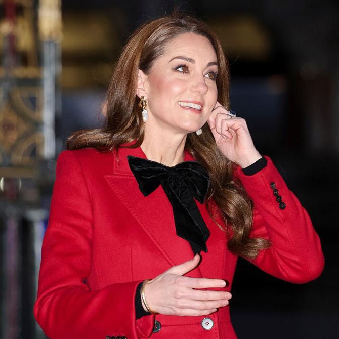 Κέιτ Μίντλετον: Με τον Ουίλιαμ και τα τρία τους παιδιά στη νέα δημόσια εμφάνισή της σε χριστουγεννιάτικη εκδήλωση 
