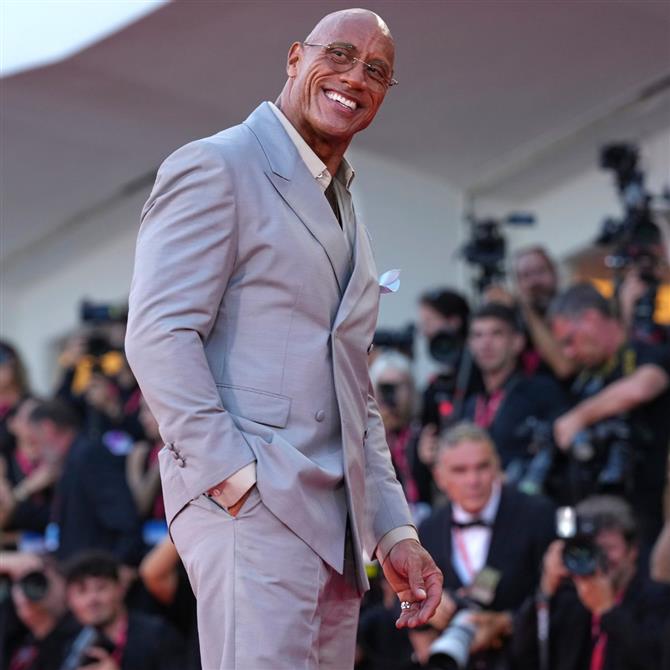 Φεστιβάλ Βενετίας: Ο Ντουέιν Τζόνσον έβαλε τα κλάματα αφού τον χειροκροτούσαν για 15 λεπτά (βίντεο)
