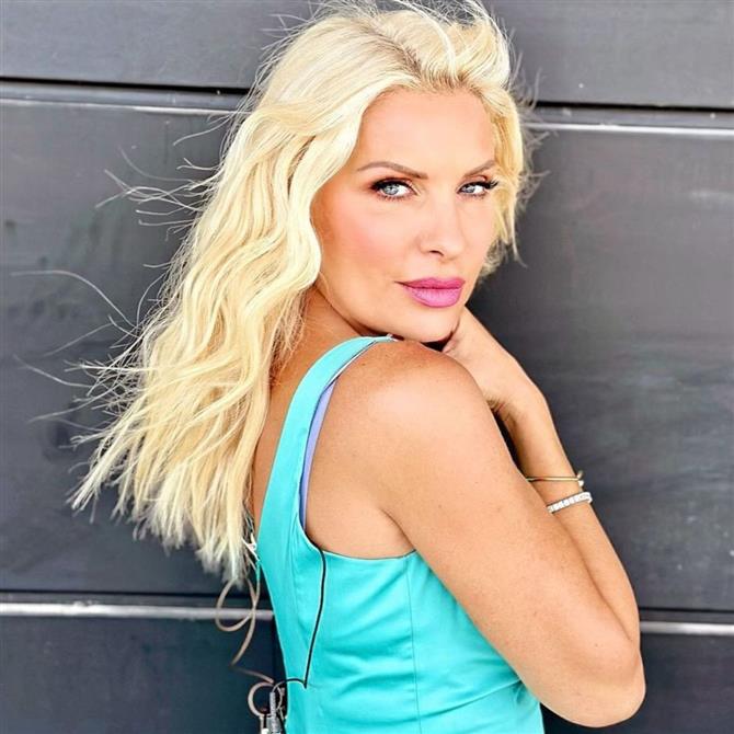 Ελένη Μενεγάκη: Η νέα φωτογραφία από βραδινή έξοδο στις διακοπές της λίγο πριν αποχαιρετήσει το καλοκαίρι 

