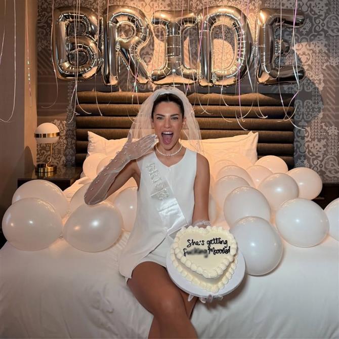 Στέλλα Πάσσαρη: Η grande μπομπονιέρα του γάμου της & ο αισθησιακός χορός της Ιωάννας Τούνη