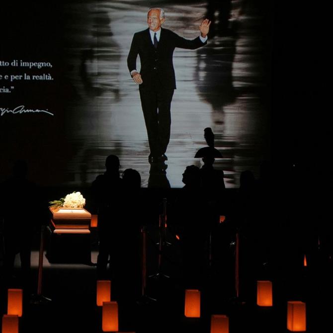 Τζόρτζιο Αρμάνι: Σε λαϊκό προσκύνημα η σορός του - Θρήνος στο Μιλάνο (φωτογραφίες)