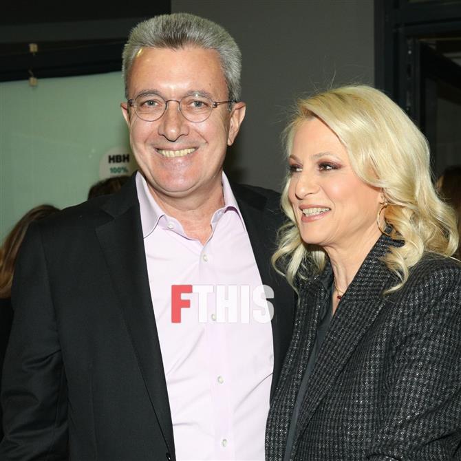 Nίκος Χατζηνικολάου & Κρίστη Τσολακάκη: Αγκαλιασμένοι σε σπάνια βραδινή έξοδο! Που βρέθηκαν; 
