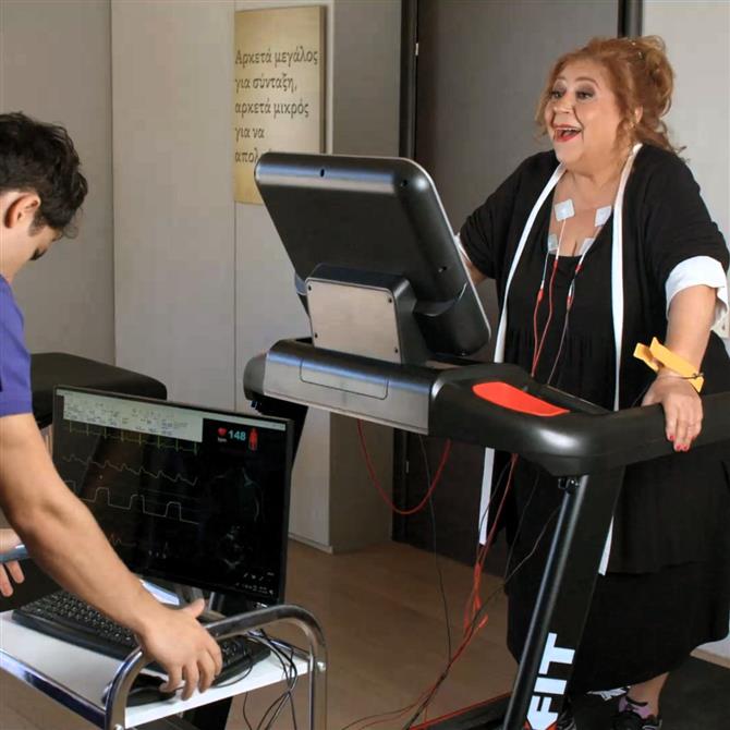 VΙΠ - Καλά Γεράματα: Η Ματίνα για να κρατήσει υγιείς τους φιλοξενούμενους οργανώνει ένα Fit Camp με πολλά ευτράπελα