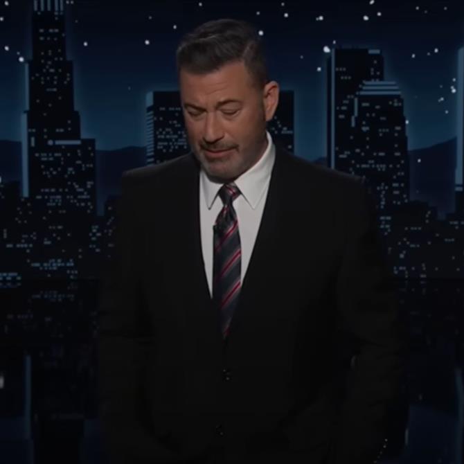 Τζίμι Κίμελ: Με δάκρυα στα μάτια επέστρεψε στην εκπομπή του - Οι αιχμές και η δημόσια συγγνώμη
