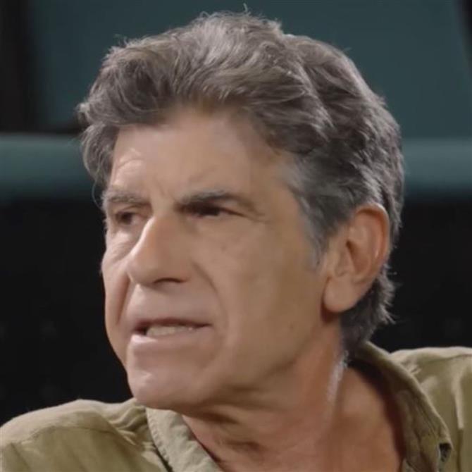 Γιάννης Μπέζος: "Φτάνει με τους Απαράδεκτους, έχω κάνει 100 σειρές, πάμε παρακάτω"
