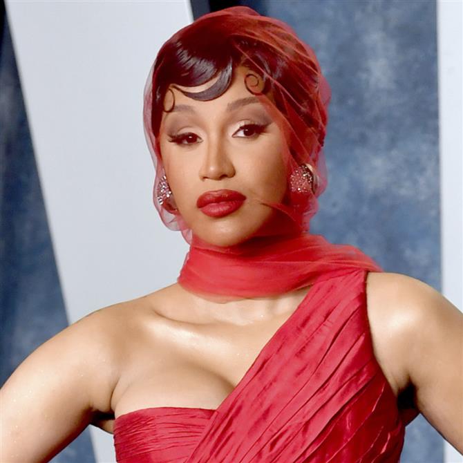 Cardi B: Μετέτρεψε τον ομφάλιο λώρο του γιου της σε χρυσό μενταγιόν - Το κόστος και η φωτογραφία της δημιουργίας