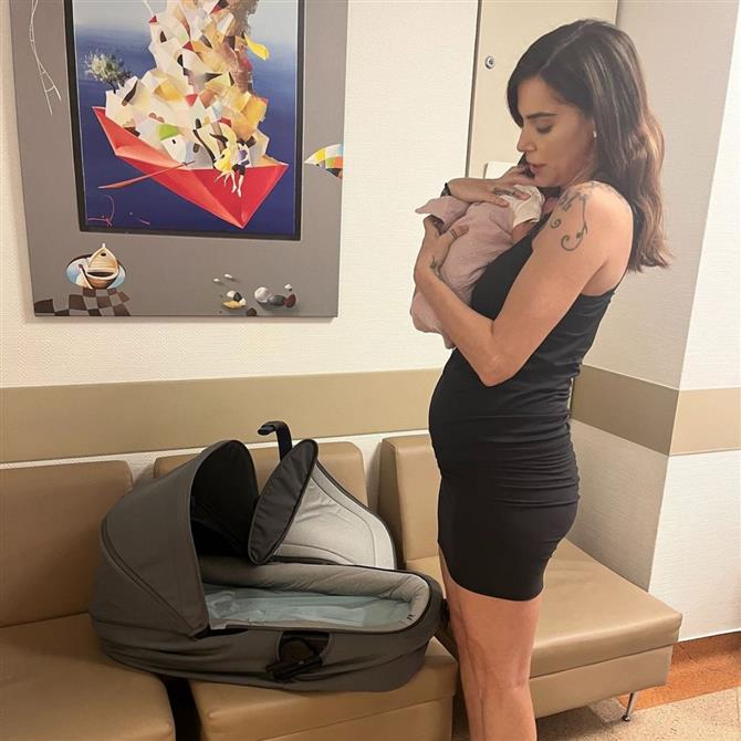 Ελισάβετ Σπανού: Αγκαλιά με την 3 μηνών κόρη της! Είναι μία κούκλα



