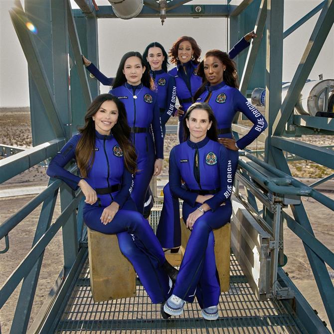 Κέιτι Πέρι: Επέστρεψε από το διάστημα μαζί με την γυναικεία αποστολή της Blue Origin