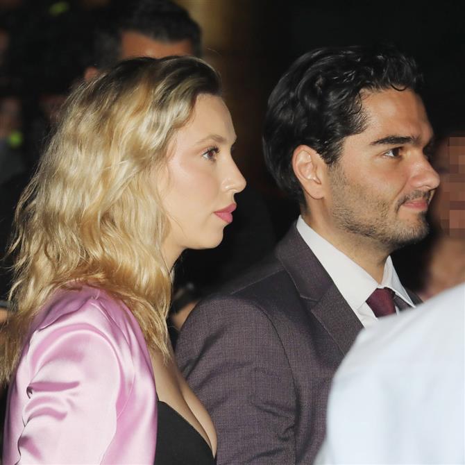 Γαρυφαλλιά Καληφώνη: Γιόρτασε τα γενέθλιά της στην παραλία με τον Χρήστο Μάστορα στο πλευρό της (Φωτό & Βίντεο)