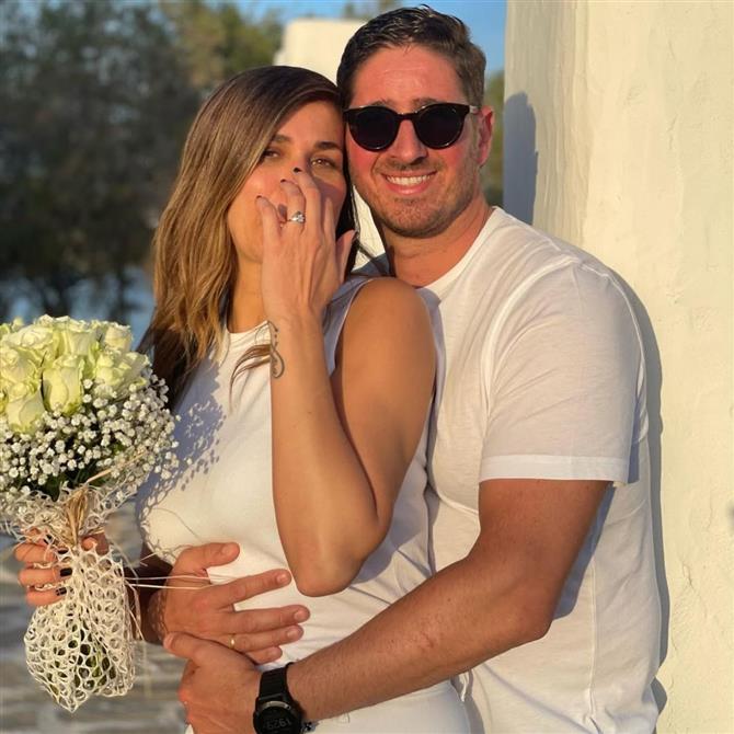 Συγκλονίζει η Νεσχάν Μουλαζίμ: "Πάλεψα 4 χρόνια γι’ αυτή την εγκυμοσύνη, έπαθα οστεοπόρωση κύησης και μετακινούμαι με αμαξίδιο"