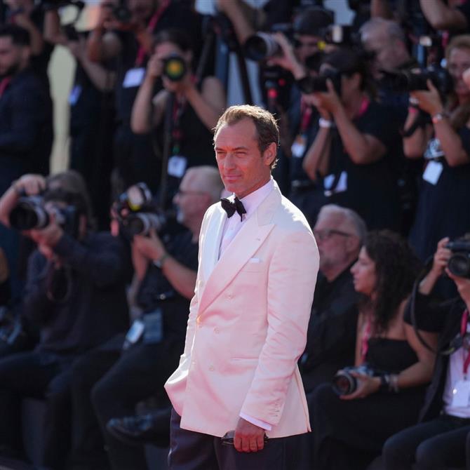 Φεστιβάλ Βενετίας 2025: Το απρόοπτο που είχε ο Τζουντ Λο