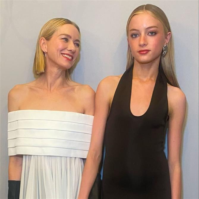 Ναόμι Γουότς: Οι φωτογραφίες και οι δημόσιες ευχές για τα γενέθλια της τρανς κόρης της που έγινε 16 χρονών
