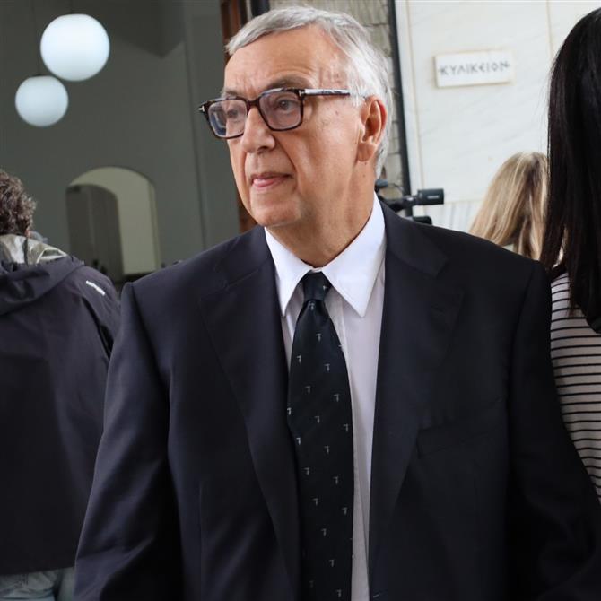 Δημήτρης Σούρας: Πραγματοποιήθηκε το ετήσιο μνημόσυνό του στο Α’ νεκροταφείο - Συγκινημένες η σύζυγος και η κόρη του

