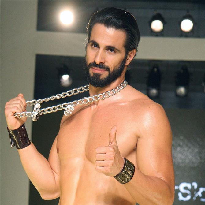 Γιώργος Παράσχος: Μιλά με τρεμάμενη φωνή για τον καρκίνο - "Νιώθω έτοιμος για ό,τι μου δώσει ο Θεός! Ήρθε για καλό"