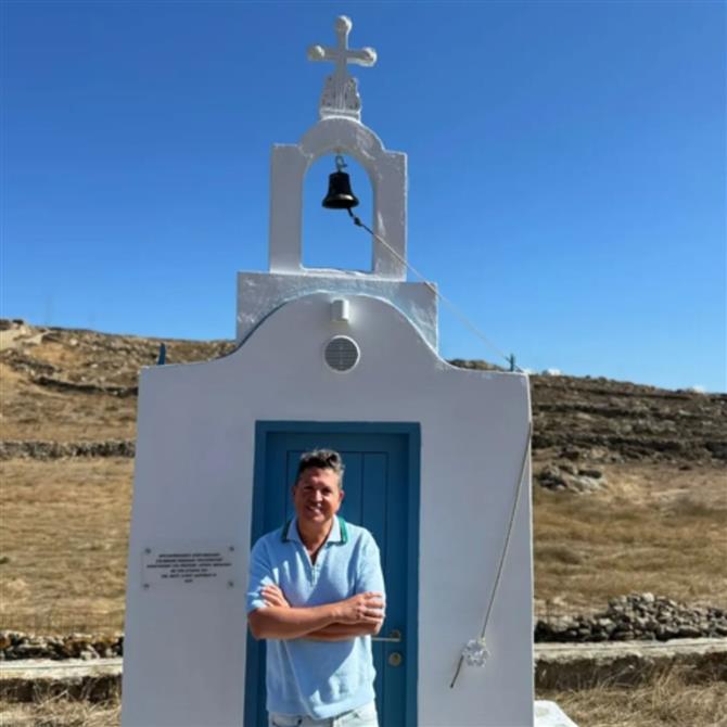 Γιάννης Πουλόπουλος: Ανήγειρε ναό στη μνήμη του αδελφού του που χάθηκε σε τροχαίο - Η ανάρτηση του δημοσιογράφου