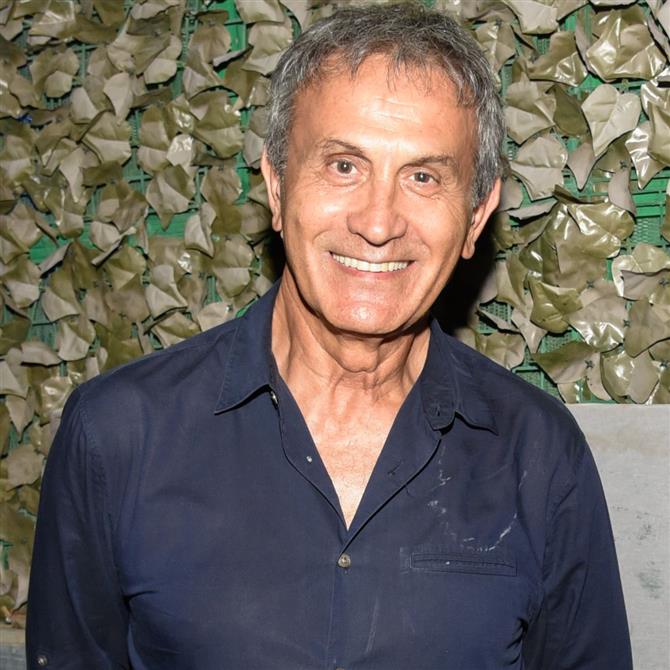 Γιώργος Νταλάρας για ΛΕΞ: "Μπράβο που βγήκε η συναυλία sold out, μη ξεχνάτε ότι η Αθήνα είναι 5,5 εκατομμύρια"