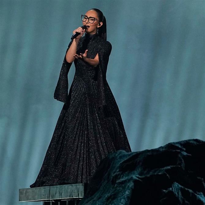 Klavdia: Viral στο TikTok το βίντεο με τη γιαγιά της - Χορεύουν με το νέο της τραγούδι "Συντρίμμια"