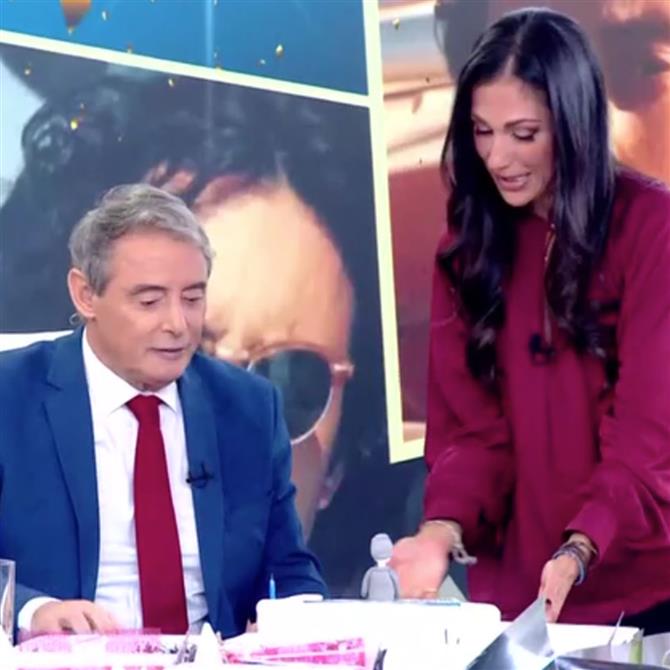 Κοινωνία Ώρα Mega: Γενέθλια για τον Ιορδάνη Χασαπόπουλο - Η τούρτα έκπληξη από τη σύζυγό του