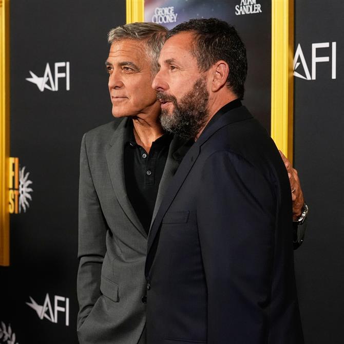 Τζορτζ Κλούνεϊ και Άνταμ Σάντλερ στην πρεμιέρα της ταινίας τους στο Λος Άντζελες