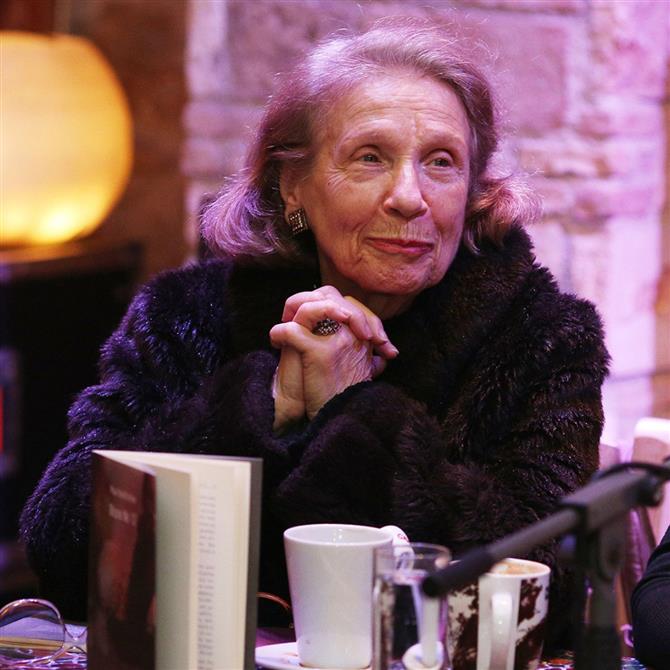 Μέλπω Ζαρόκωστα: Η σπάνια εμφάνιση της ηθοποιού και οι φωτογραφίες με τον Σπύρο Μπιμπίλα από την επίσκεψη στο σπίτι της