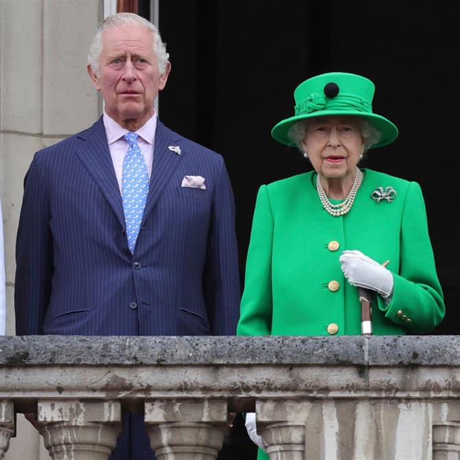 Βασιλιάς Κάρολος: Η επική αποκάλυψη για την Βασίλισσα Ελισάβετ - "Έκανε μπάνιο με το… στέμμα"