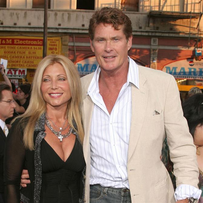 Ντέιβιντ Χέισελχοφ: Καταρρακωμένος στη  πρώτη δημόσια εμφάνιση μετά την αυτοκτονία της πρώην συζύγου του, Πάμελα Μπαχ