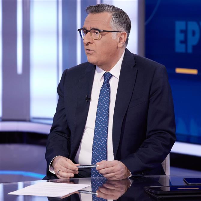 ΕΡΤ: Αυτός ο παρουσιαστής αναλαμβάνει το κεντρικό δελτίο ειδήσεων - Ο νέος ρόλος του Γιώργου Κουβαρά
