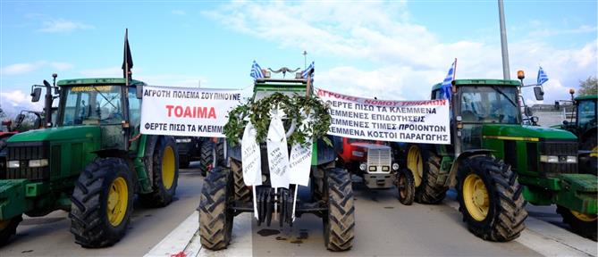 Παραμένουν στα μπλόκα οι αγρότες της Καρδίτσας και των Τρικάλων