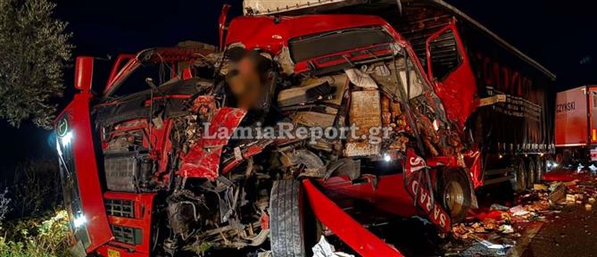 Αμφίκλεια: Σοβαρό τροχαίο με δύο νταλίκες και ένα ΙΧ (βίντεο)