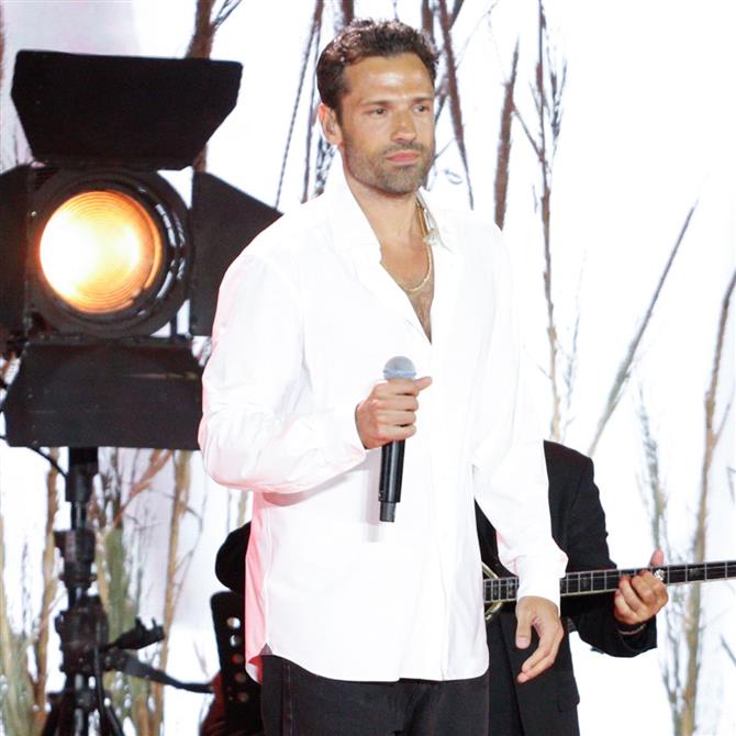 Κωνσταντίνος Αργυρός: Διέκοψε τη συναυλία του στη Θεσσαλονίκη για να δει τον αγώνα της Εθνικής με τη Λιθουανία στο Eurobasket (Βίντεο)