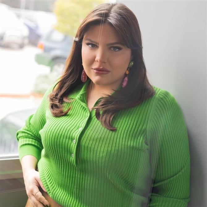 Nail trend alert! Η Δανάη Μπάρκα με το super must χρώμα για την άνοιξη & όχι μόνο