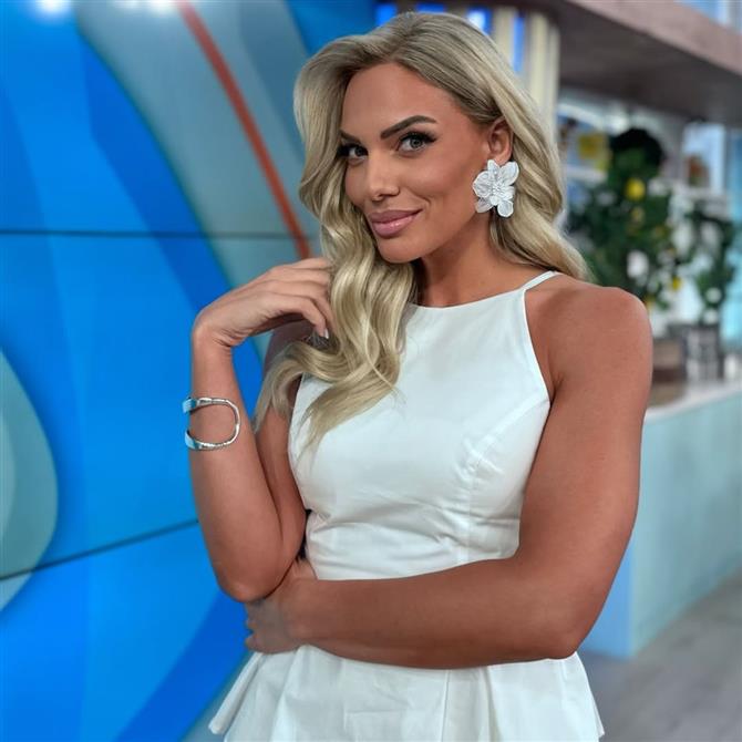 Ιωάννα Μαλέσκου: Απαντά στα σχόλια για τη βάπτιση της κόρης της και στις φήμες χωρισμού από τον Κωνσταντίνο Δανιά