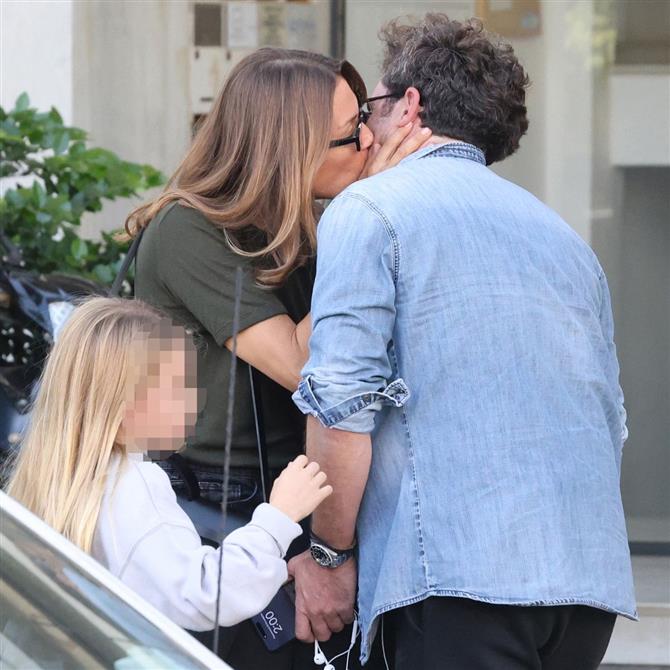 Βίκυ Καγιά για Ηλία Κρασσά: "Τα καυτά φιλιά που βλέπουν οι παπαράτσι είναι γιατί δεν βλεπόμαστε και πάρα πολύ"


