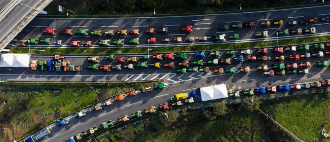 Θεσσαλονίκη: Παραμένουν τα αγροτικά μπλόκα σε δρόμους και τελωνεία