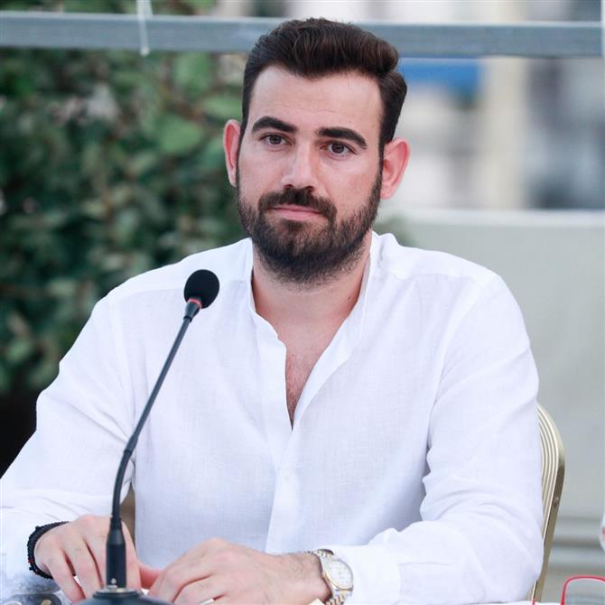 Νίκος Πολυδερόπουλος: Η νέα φωτογραφία αγκαλιά με τον νεογέννητο γιο του