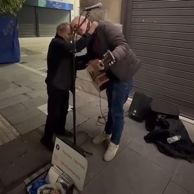 Η ανάρτηση του μουσικού μετά την αγκαλιά του Σταύρου Ξαρχάκου: "Νιώθω σαν να το έχει ζήσει κάποιος άλλος"
