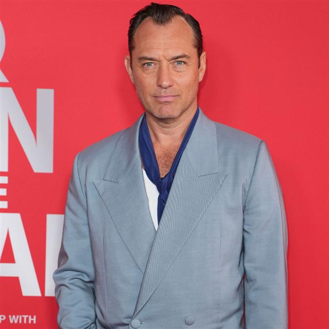 Φεστιβάλ Βενετίας 2025: Η απίστευτη μεταμόρφωση του Τζουντ Λο σε Bλαντιμίρ Πούτιν για το "The Wizard of Kremlin" (Φωτο)