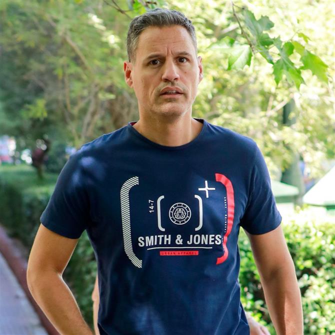 Γρηγόρης Πετράκος: "Η εμφάνιση του Nemo στην Eurovision ήταν κάτι τρομακτικά στενάχωρο, θες να του πεις 'αγόρι μου τι έπαθες' "