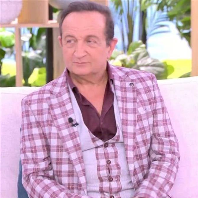 Σπύρος Μπιμπίλας: "Ο Γιώργος Καρκάς ήταν ο ανεκπλήρωτος έρωτάς μου - Τώρα που γίναμε πρωτοσέλιδο μπορώ να το πω"